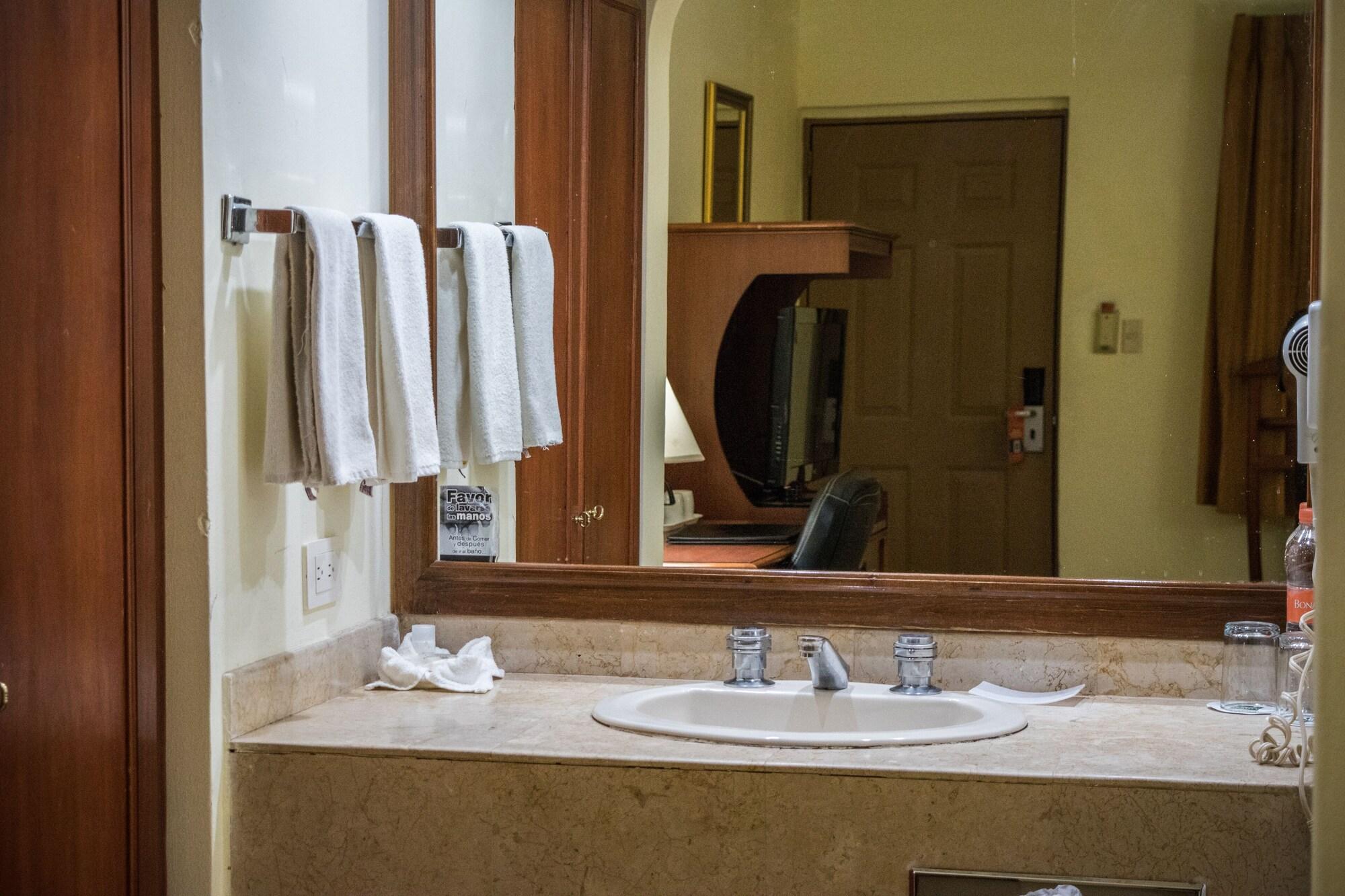 Quality Inn Ciudad Obregon Ngoại thất bức ảnh